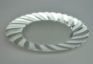 12" heavy weight elegant shell edged oval silver disposable plastic platter