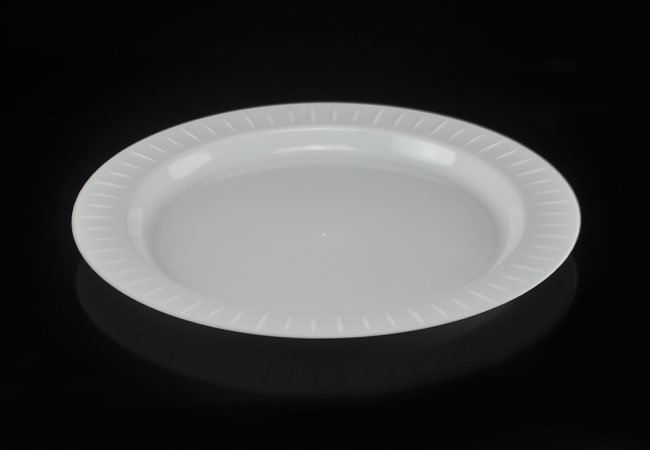 9" white heavy duty disposable plastic dinner plate