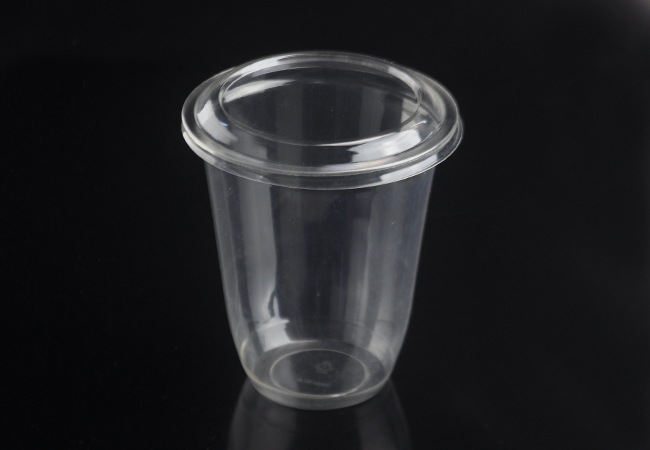 Disposable snack shop cups with lids